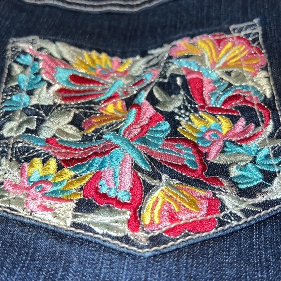 Sizzle Jeans 13 capri embroidered floral back pockets measurements in pictures - Picture 2 of 12